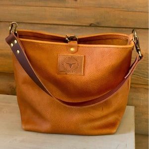 Coastal Hillbilly mid-size bucket bag